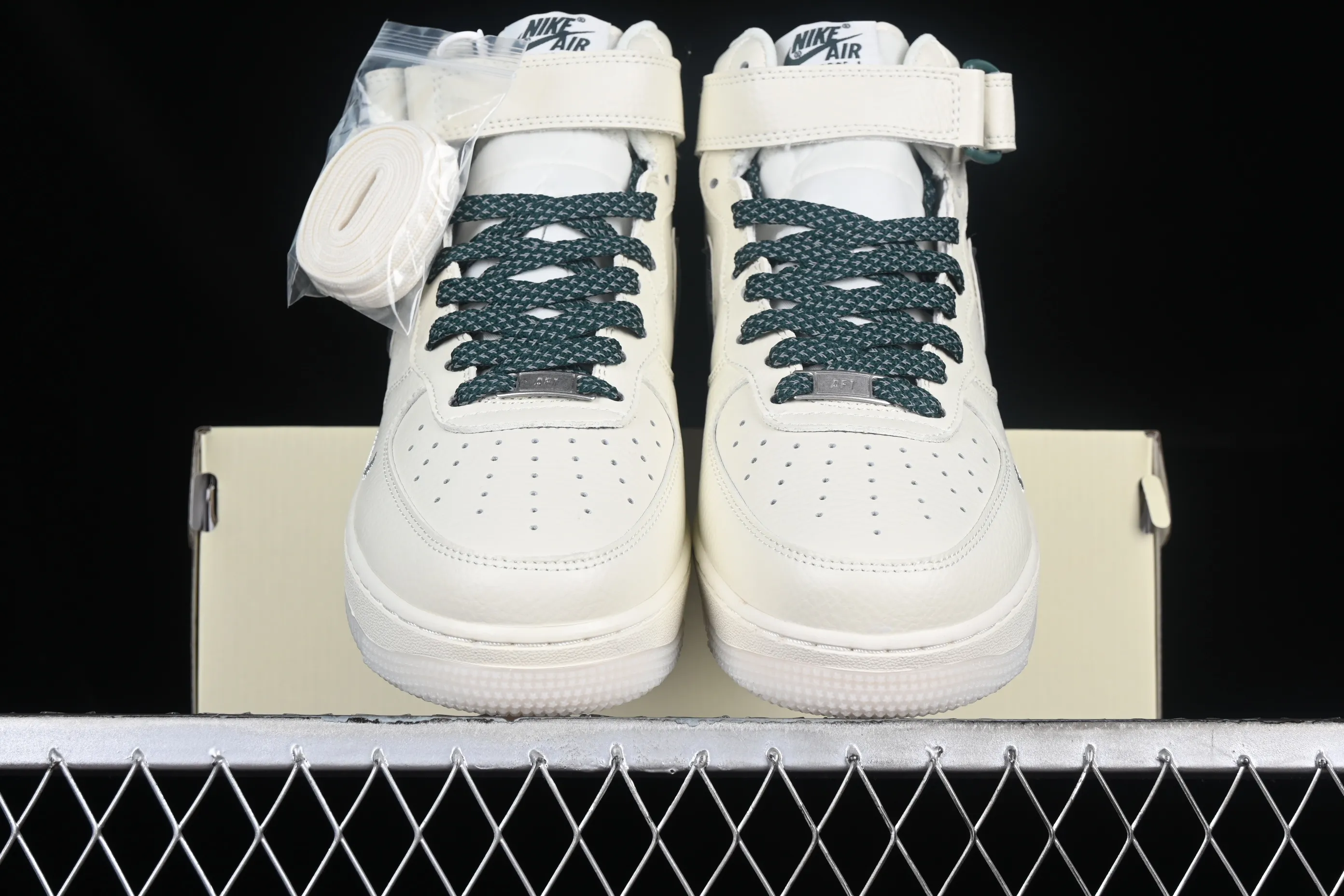 All categories Nk Air Force 1 Air Force series Nk Air Force 1 Mid Air Force mid-top Nk Air Force 1'07 Mid Beige and green two-color bottom Starry Air Force One mid-top casual sneakers XL0236-235